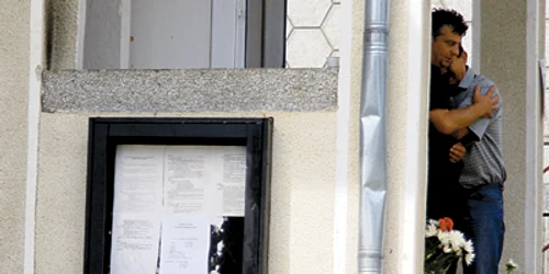 Resita: Rudele fetelor moarte în accident, copleşite de durere