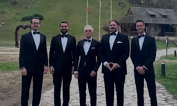 Nicolae al României cu invitații de ziua lui foto Facebook jpg