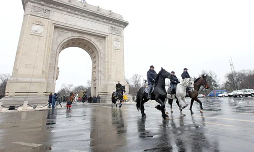 Participanţii la paradă  vor trece pe sub  Arcul de Triumf jpeg