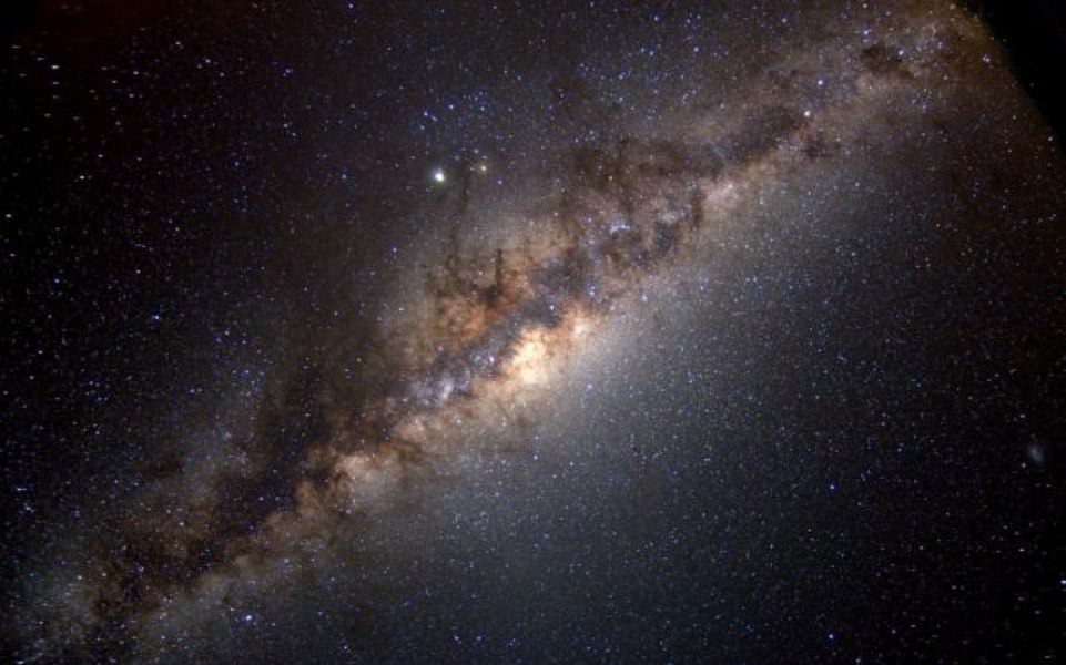A fost descoperită o galaxie uriașă și bine organizată, care a uimit oamenii de știință prin câteva caracteristici