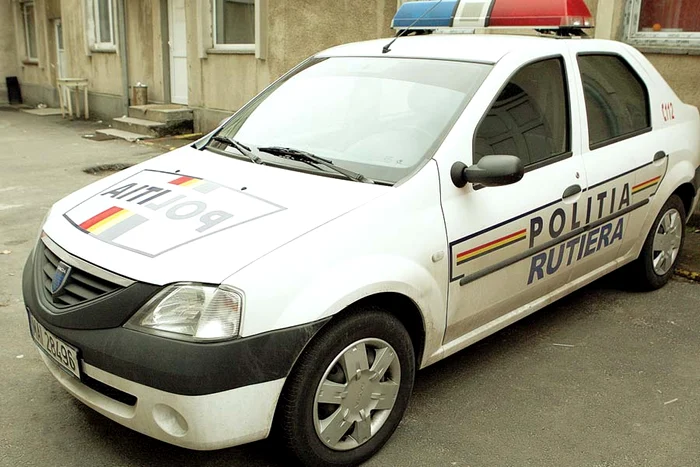 
    La volanul maşinii de poliţie,  Augustin Căpâlnaş a deschis  chiar şi coloana prezidenţială  