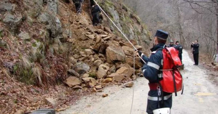 Operaţiunea de dinamitare a durat 6 ore. Foto: IPJ Mehedinţi