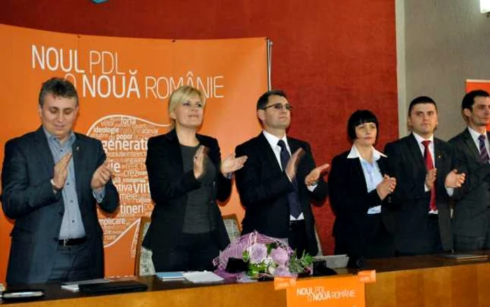 Udrea a sosit la Satu Mare însoţită de fostul ministru Lucian Bode şi de deputatul Gheorghe Tinel