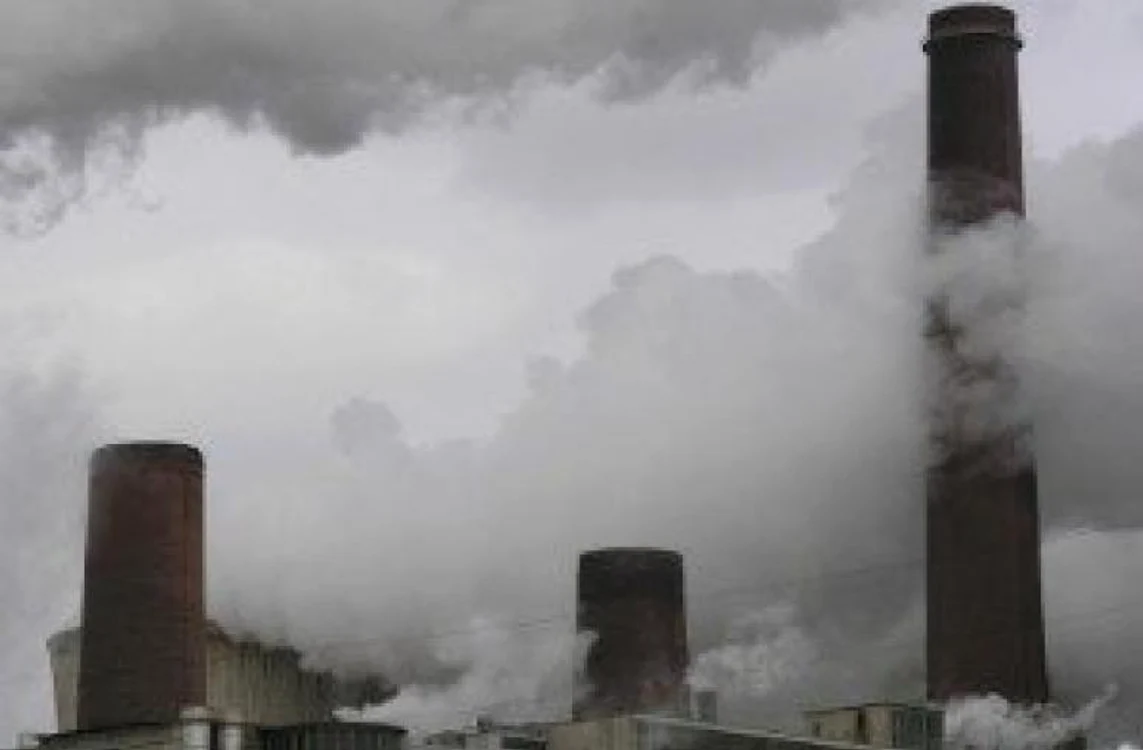 Centralele electrice de termoficare sunt și ele una dintre cele mai mari surse de poluare din București Centralele electrice de termoficare sunt și ele una dintre cele mai mari surse de poluare din București