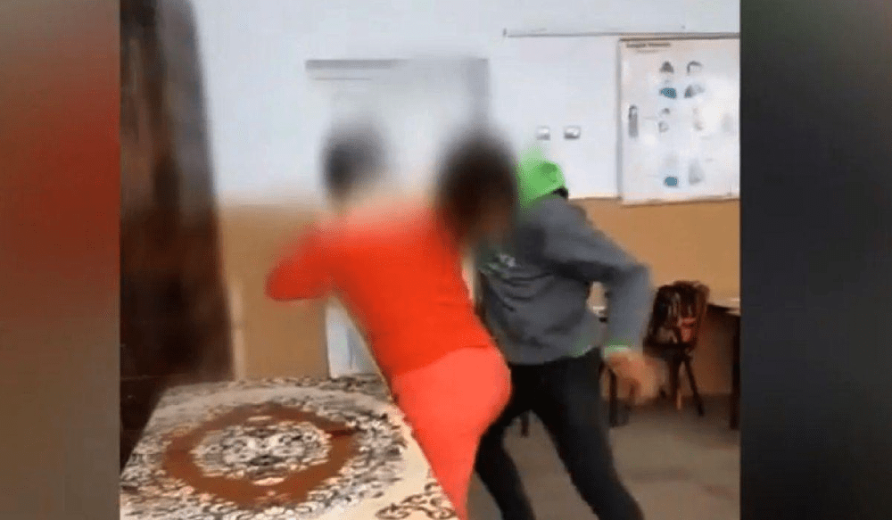 Școlile din România unde umilința este la ea acasă. Istoricul celor mai rușinoase cazuri în care profesoarele au fost batjocorite