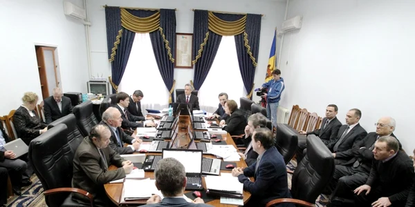 Cel puţin jumătate din membrii Consliliului Superior al Magistraturii trebuie să fie judecători