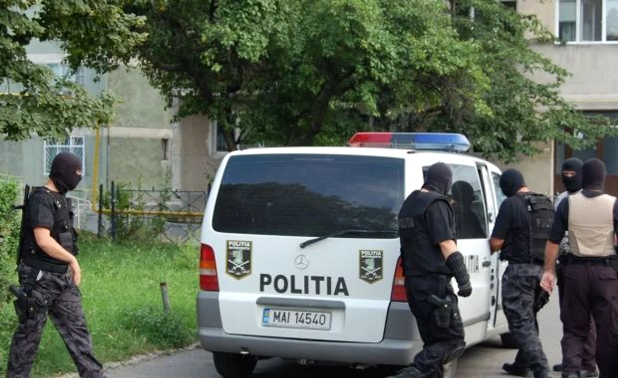 
    Poliţiştii au reţinut şase persoane suspecte pentru jaful din 2010  