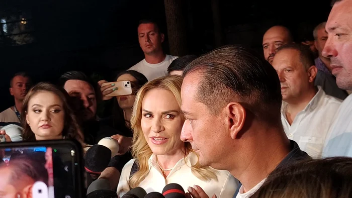 Gabriela Firea și Daniel Băluță, înainte de afișarea primului exit-poll Foto: Dana Arambescu