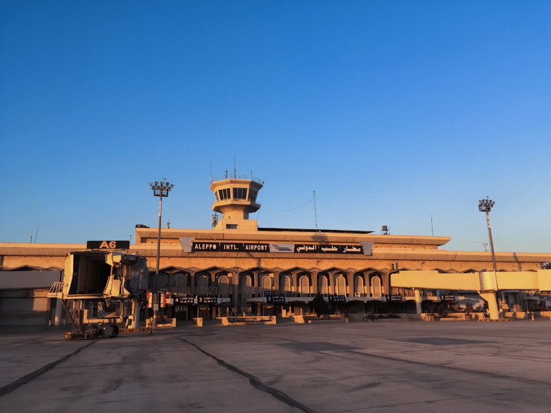 Siria acuză Israelul că a atacat aeroportul din Alep, scoţându-l din funcţiune