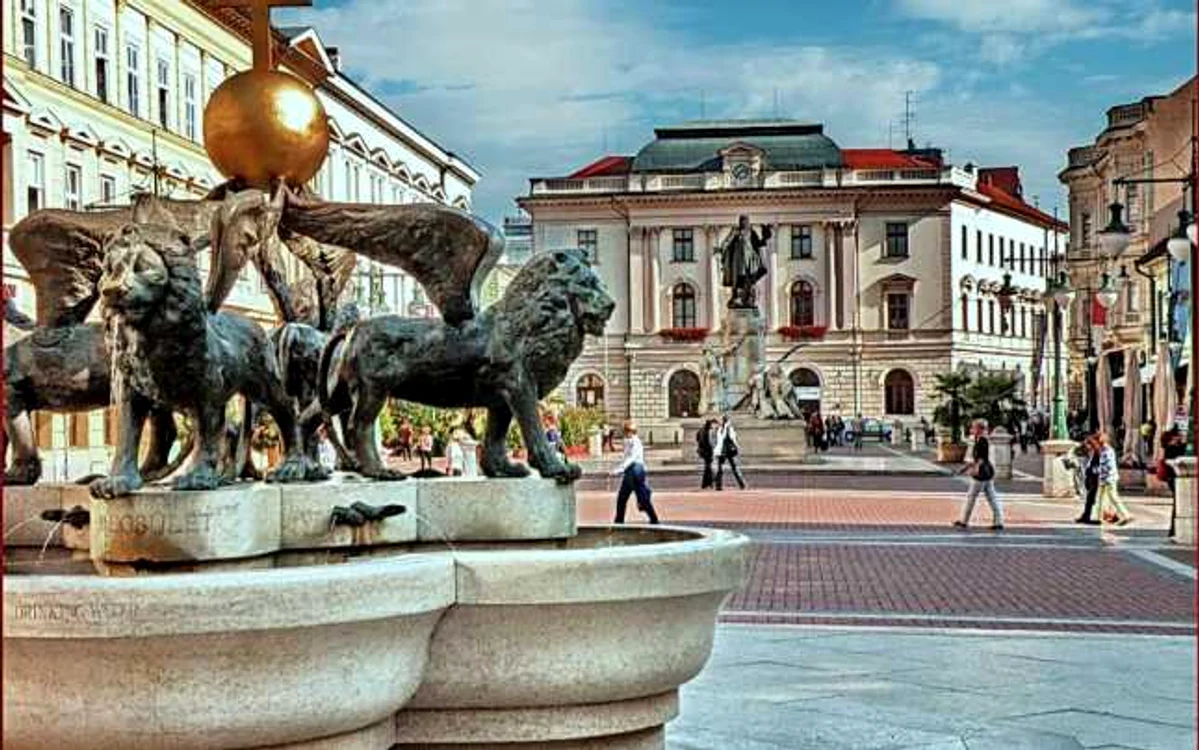 Piaţa Klauzál din Szeged, Ungaria FOTO panoramio.com - András Szűts