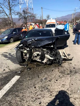 Carambol cu cinci maşini pe un drum paralel cu DN 7 în Vâlcea lângă Călimăneşti soldat cu patru victime Foto Adevărul 