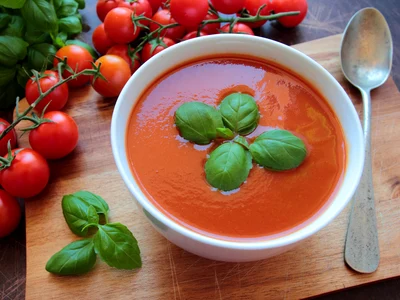 supa crema de roșii cu busuioc shutterstock 245295745 jpg