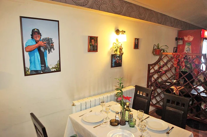 Localul ce se inaugurează duminică este decorat cu fotografiile lui Al Bano