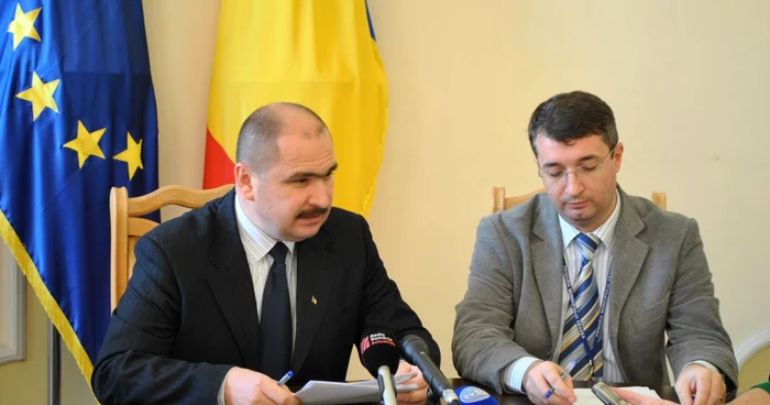 Primarul Ilie Bolojan împreună cu directorul economic al Primăriei, Eduard Florea 