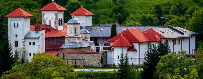 Mănăstirea Arnota Vâlcea Foto FB La pas prin România