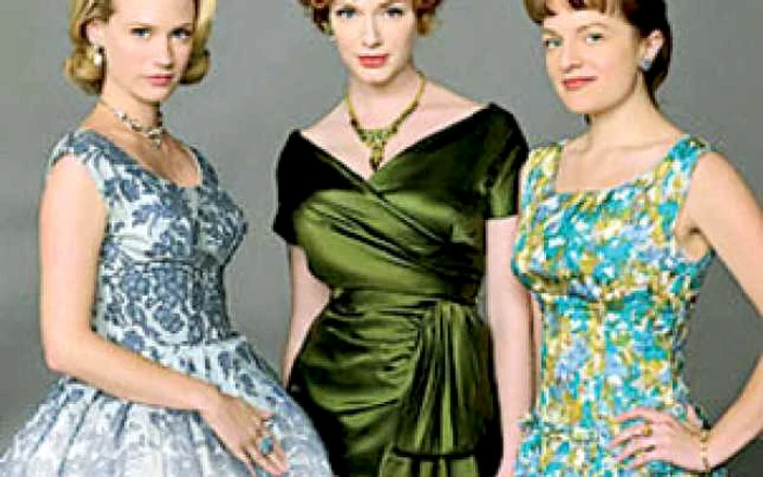 January Jones (stânga),  Christina Hendricks şi Elisabeth Moss