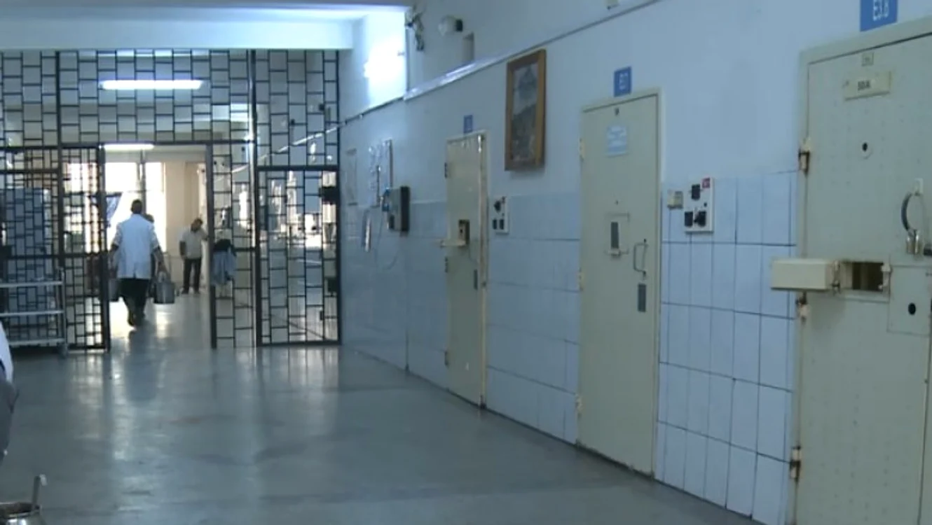 
    Etajul din Penitenciarul Vaslui unde bârlădeanul pedofil a încercat să-și ia viațaFoto: digi24.ro  