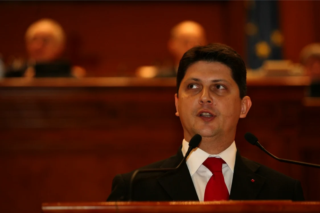 Adversarii politic cer demisia lui Titus Corlăţean. FOTO: Adevărul