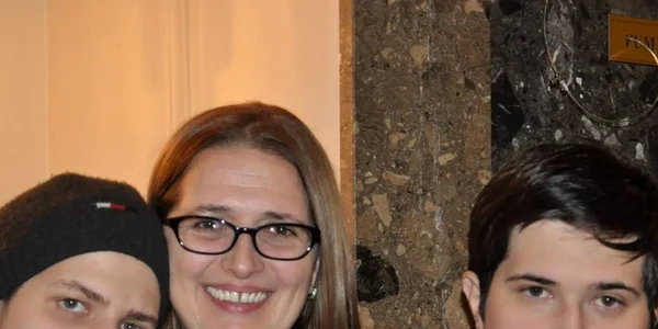 Gabriela Plopeanu si cei doi fii ai ei FOTO autismvoice