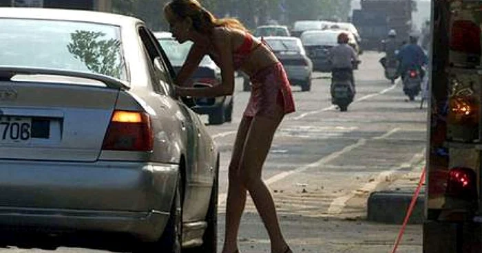 Prostituatele care nu plătesc amenzi vor muncii în folosul comunităţii