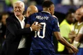 Didier Deschamps si Kylian Mbappe (EPA) jpg