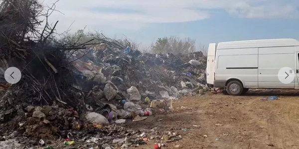 slobozia deseuri aruncate la Boranesti FOTO Captură video Faceb/Ocatvian Berceanu
