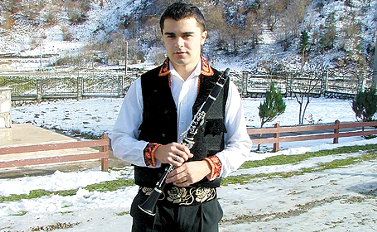 Mircea iubeşte muzica populară
