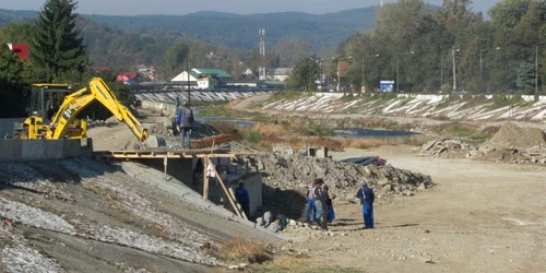 Podul peste Olaneşti mai inghite încă 50.000 de euro