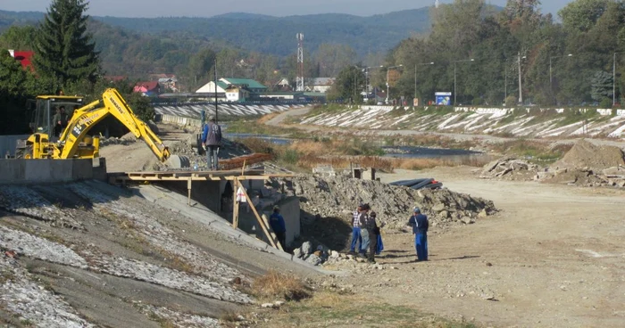 Podul peste Olaneşti mai inghite încă 50.000 de euro