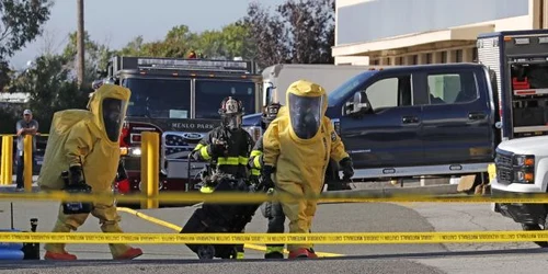 Interventie la un posibil atac cu gaz sarin la sediul Facebook din California FOTO EPA-EFE / John G Mabanglo 