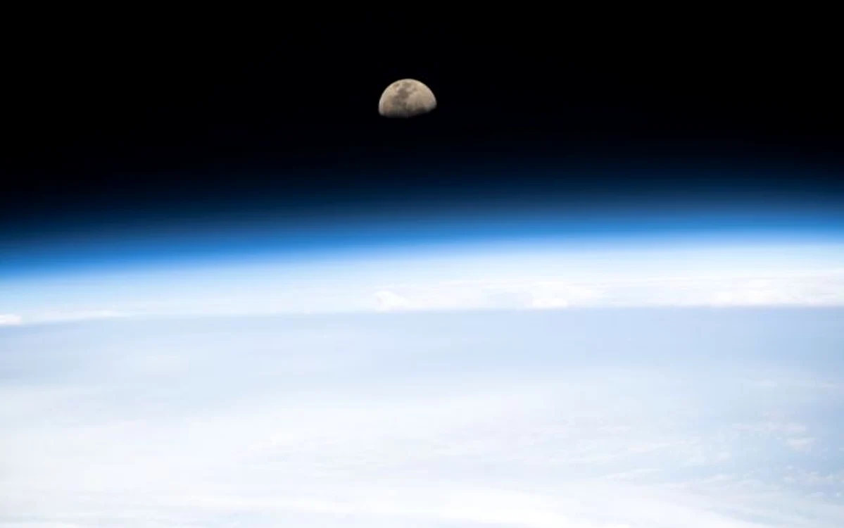 Luna foto via NASA