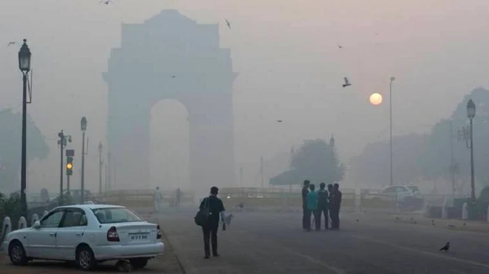 În New Delhi, din cauza poluării, angajaţii din sectorul public vor lucra de acasă Foto: Twitter