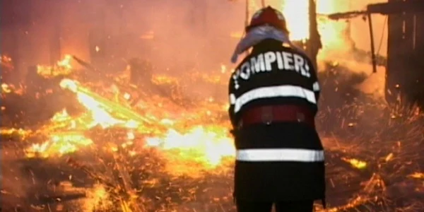 Braşov: Incendiu la o fabrică de cherestea