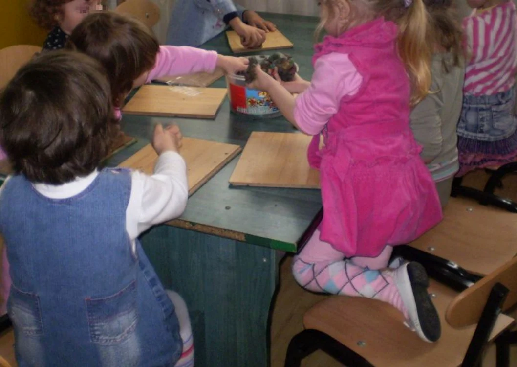 Fetiţa le-a povestit părinţilor că educatorul a atins-o în zonele intimefoto: arhiva Click!