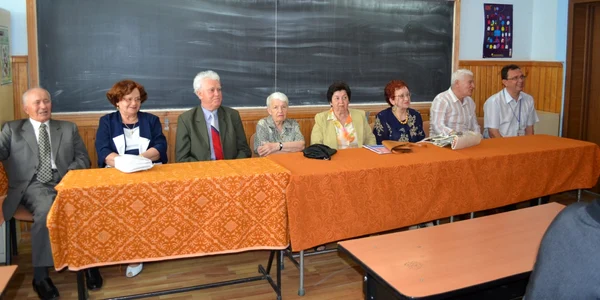 Profesorii si elevii s-au intalnit dupa 40 de ani de la absolvire 