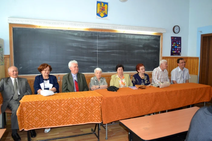 Profesorii si elevii s-au intalnit dupa 40 de ani de la absolvire FOTO Mircea Merticariu