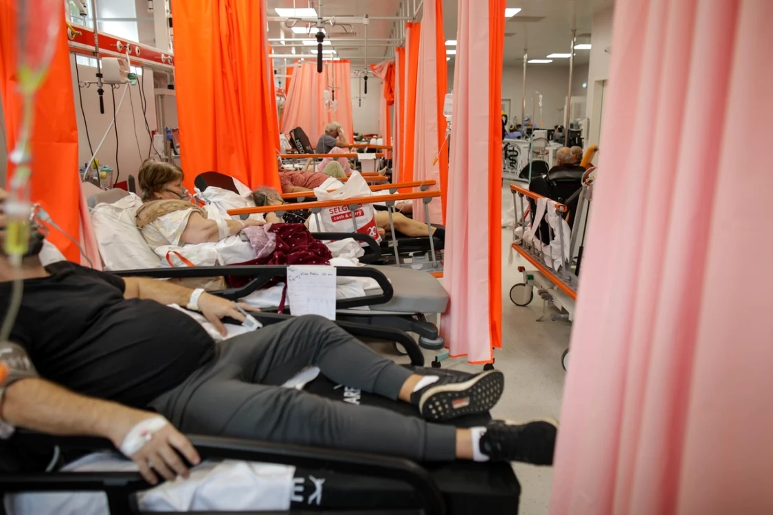 Spitalele din România sunt pline de pacienţi aflaţi în stare gravă. FOTO Inquam Photos / Octav Ganea
