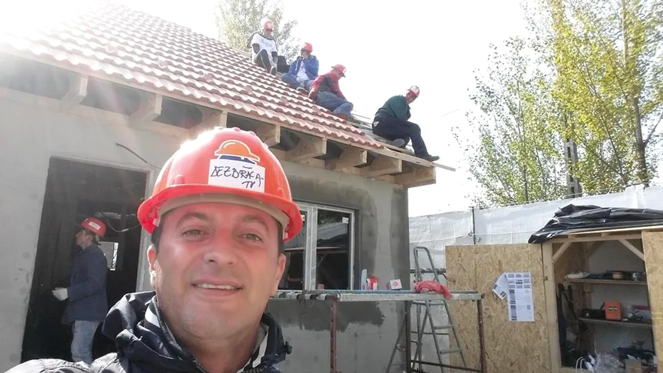 Dezbrăcatu este pe șantierul din Bacău