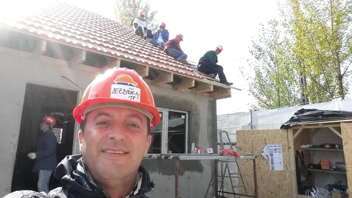 Dezbrăcatu este pe șantierul din Bacău