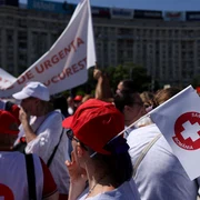 Sindicaliști ai Sanitas protestează în fața guvernului, București 3 iunie 2026. Inquam Photos / George Călin