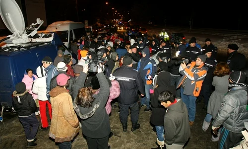 O parte a protestatarilor au plecat când au venit jandarmii şi poliţiştii jpeg