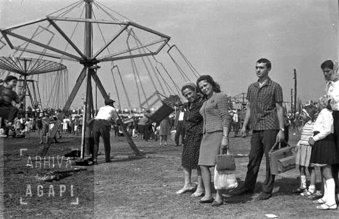1968 – Fotografia apartine categoriei Familie.  Autorul noteaza