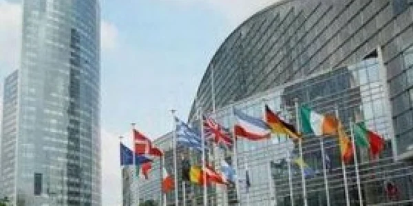 CE: Instabilitatea politică din România ar putea întârzia ieşirea din criză