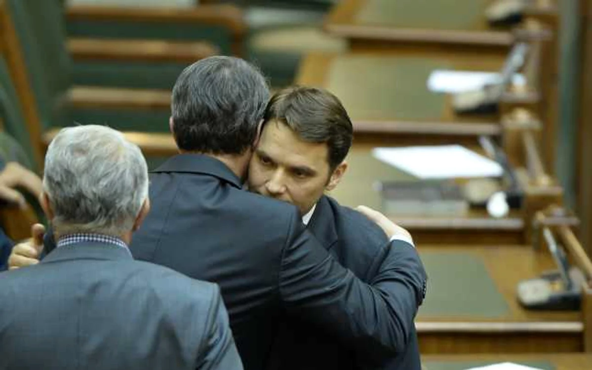 Dan Şova, îmbărbătat de colegi