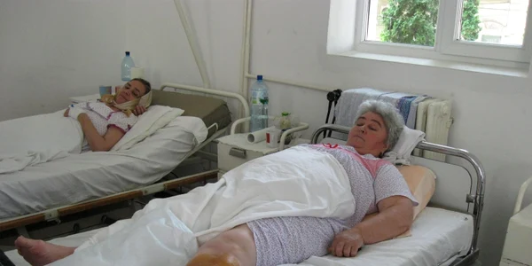 Vârstnicii sunt cei mai predispuşi să dezvolte suprainfecţii