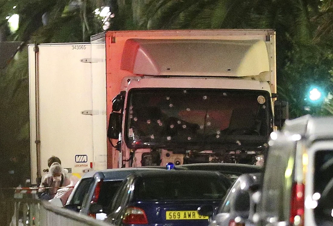 Camionul a fost ciuruit de gloanțele forțelor de ordineSursă: AP