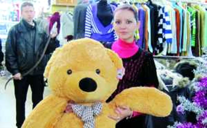 Printre cele mai multe jucării vândute de Petruţa Radu se numără ursuleţii de pluş