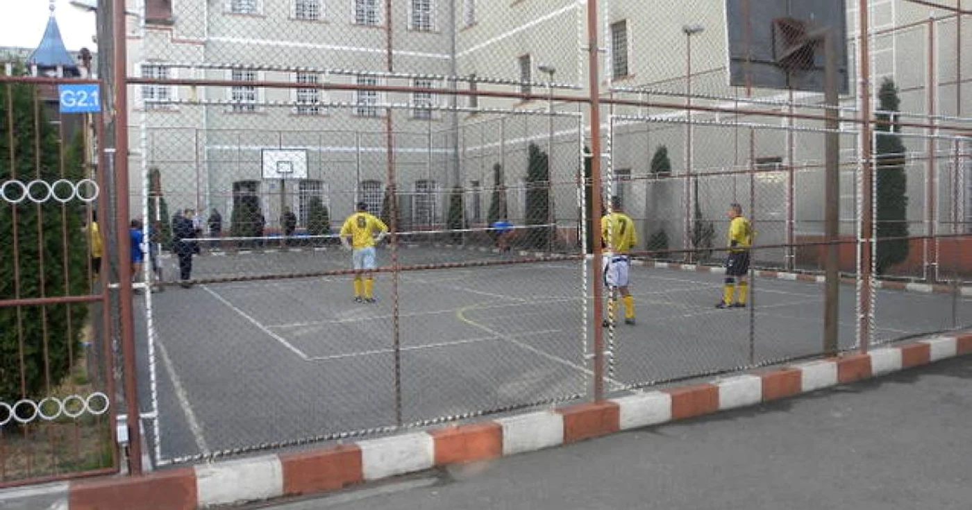 Deţinuţii bistriţeni au câştigat locul I la tenis-fotbal