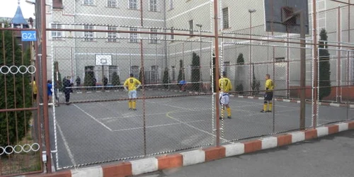 Deţinuţii bistriţeni au câştigat locul I la tenis-fotbal