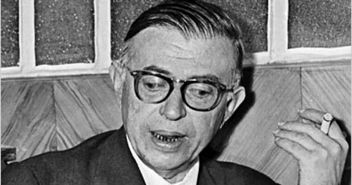 Autorul francez Jean Paul Sartre (1905 - 1980)